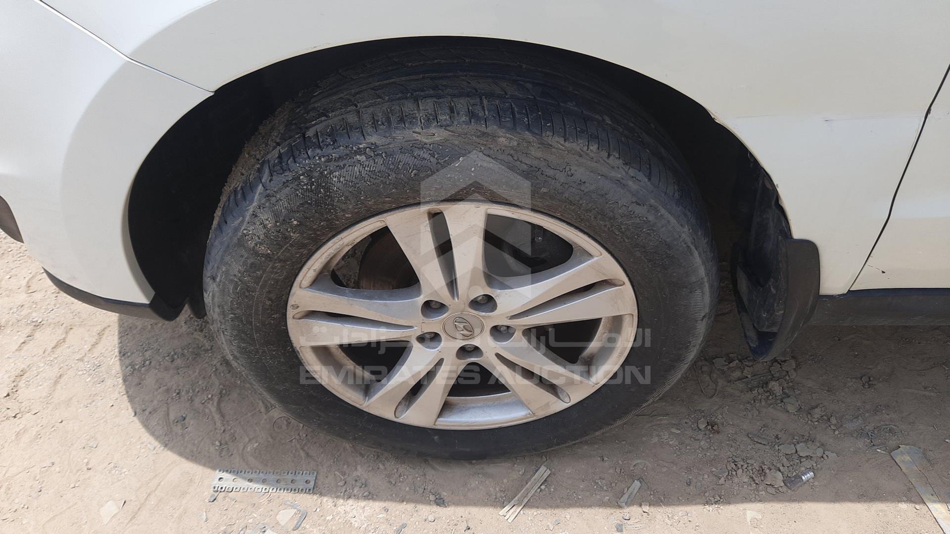 2011 HYUNDAI SANTA FE VIN: KMHSG81B4BU712358