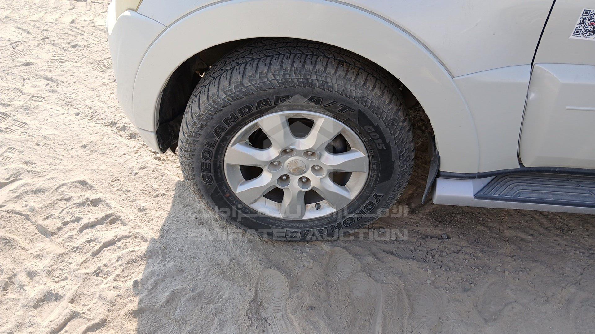 2014 MITSUBISHI PAJERO VIN: JMYLRV95WEJ709535