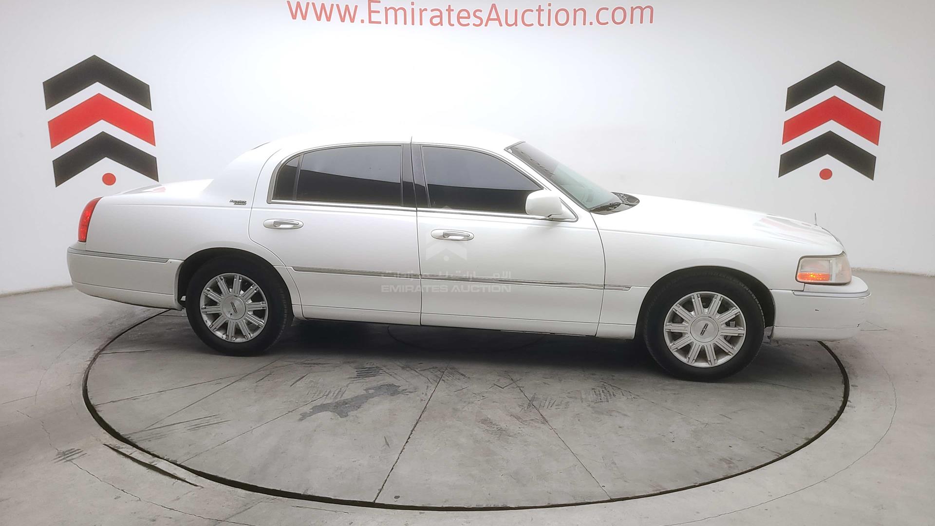 2010 LINCOLN TOWN VIN: 2LNBL8CV9AX752302