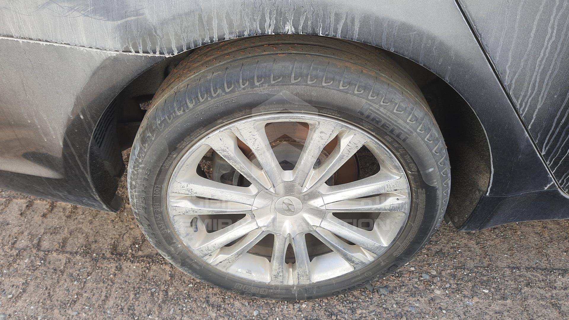 2009 HYUNDAI GENESIS VIN: KMHGC46F49U050460