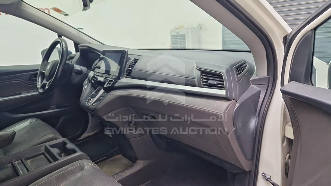2018 Honda Odyssey — Front Right Passenger Dashboard View — Photo 34