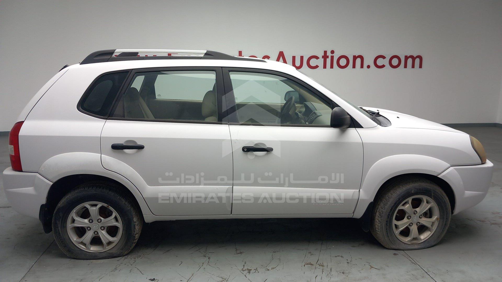 2009 HYUNDAI TUCSON VIN: KMHJM81D19U995429