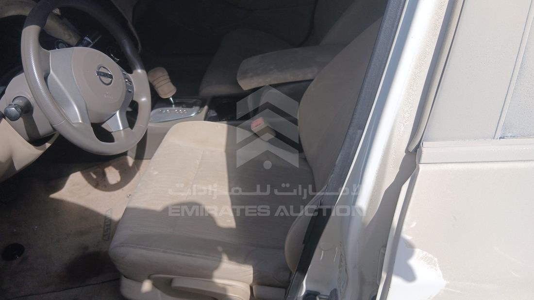 نيسان التيما 2012 — زاوية السائق الأمامية اليسرى — صورة 13