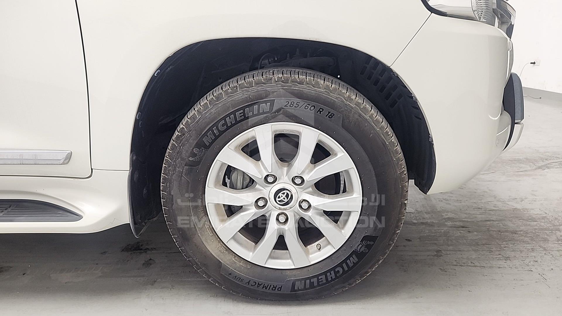 2017 TOYOTA LAND CRUISER GXR V6 VIN: JTMHU01J4H5125418