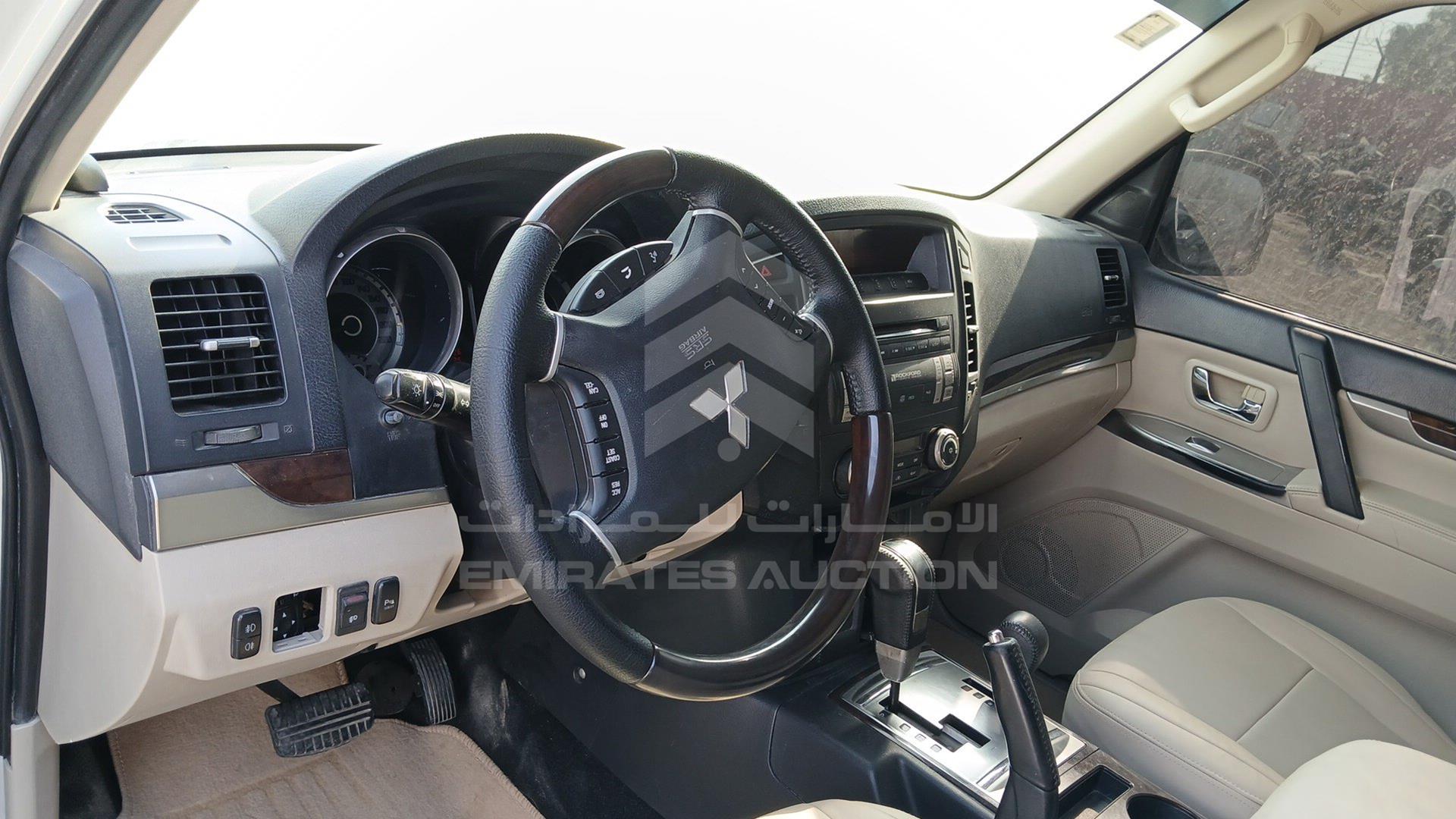 2014 MITSUBISHI PAJERO VIN: JMYLRV95WEJ709535