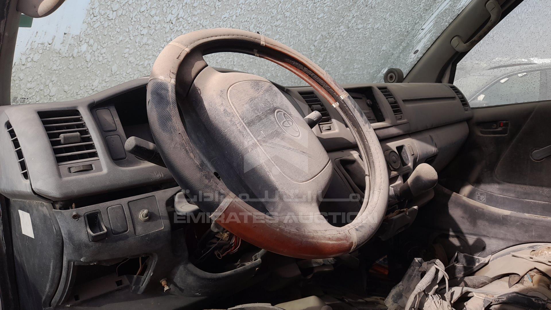 2005 TOYOTA HIACE VIN: JTFHX02PX50002331