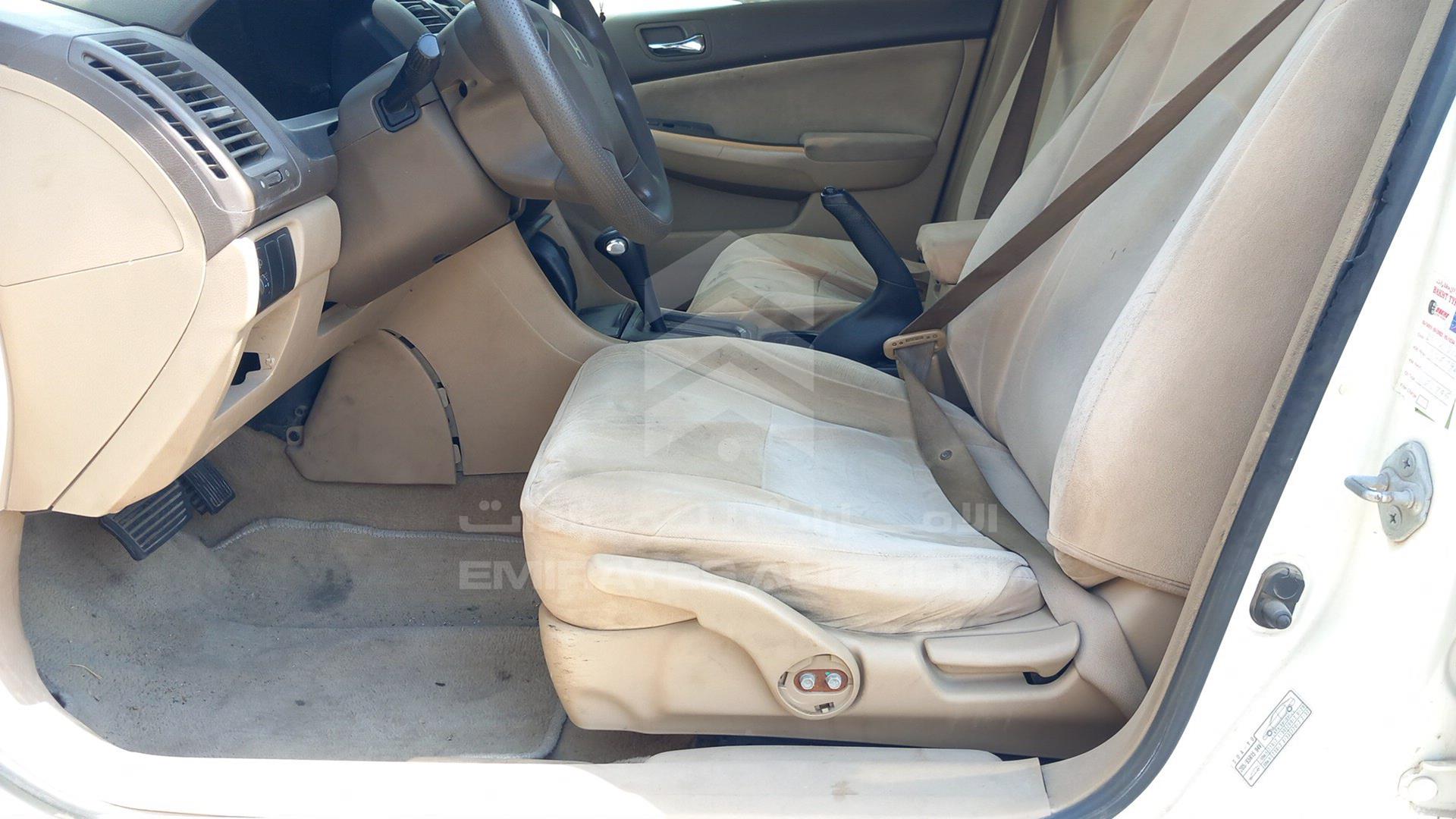 2005 HONDA ACCORD VIN: JHMCM56565C400442