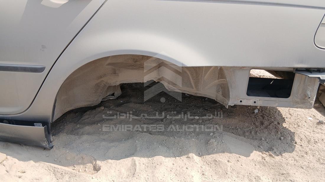 بي ام دبليو 325 2004 — الإطار الخلفي الأيسر — صورة 31