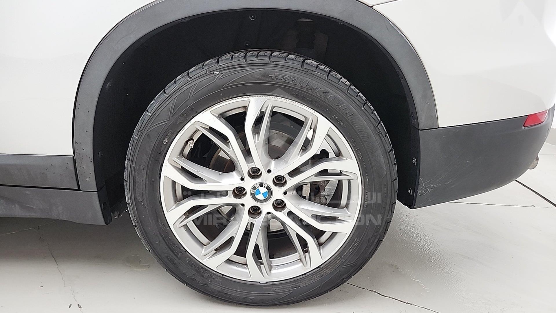 2018 BMW X1 VIN: WBAJG3106JEE24237