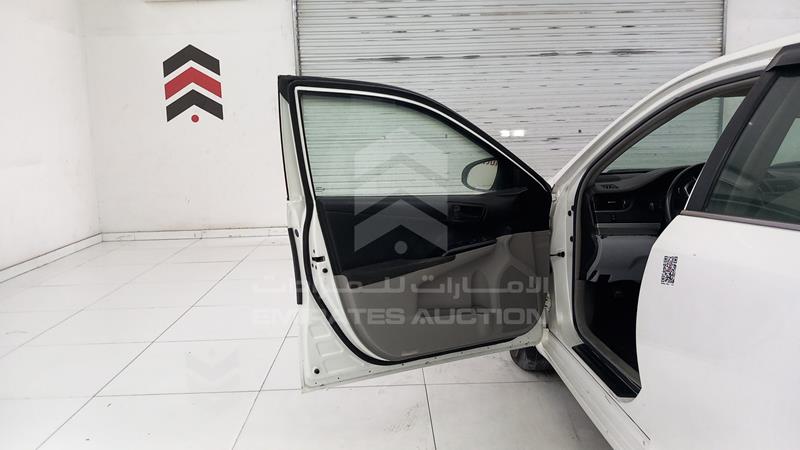 6T1BF9FKXFX534305 Auction: EmiratesAuction Lot: 413777 6T1BF9FKXFX534305 Toyota Camry 2015 WHITE Photo 10