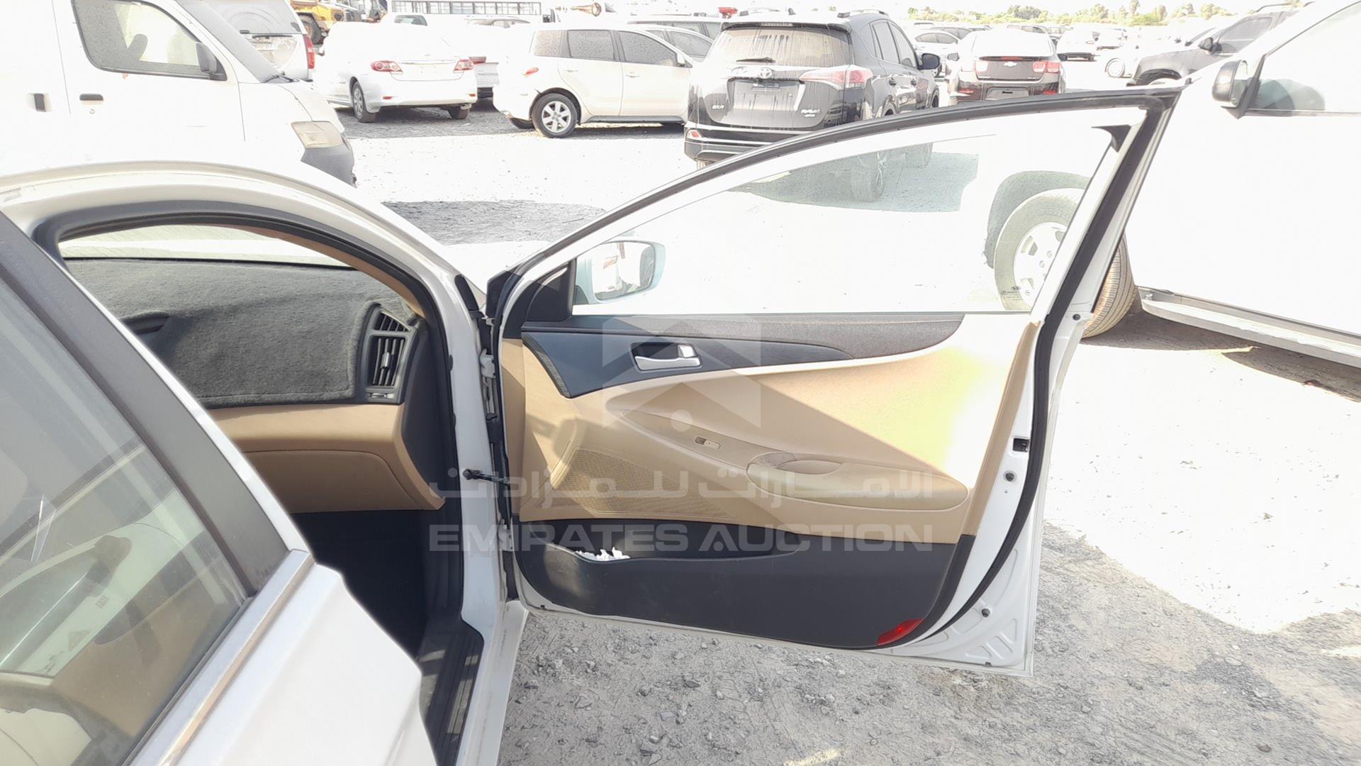 2011 HYUNDAI SONATA VIN: KMHEB41C8BA264933