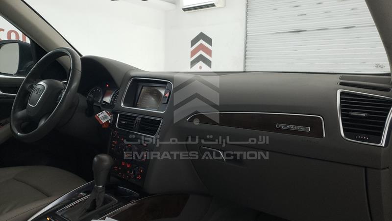WAUKF68R29A022132 Auction: EmiratesAuction Lot: 405536 WAUKF68R29A022132 Audi Q5 2009 GREY Photo 27