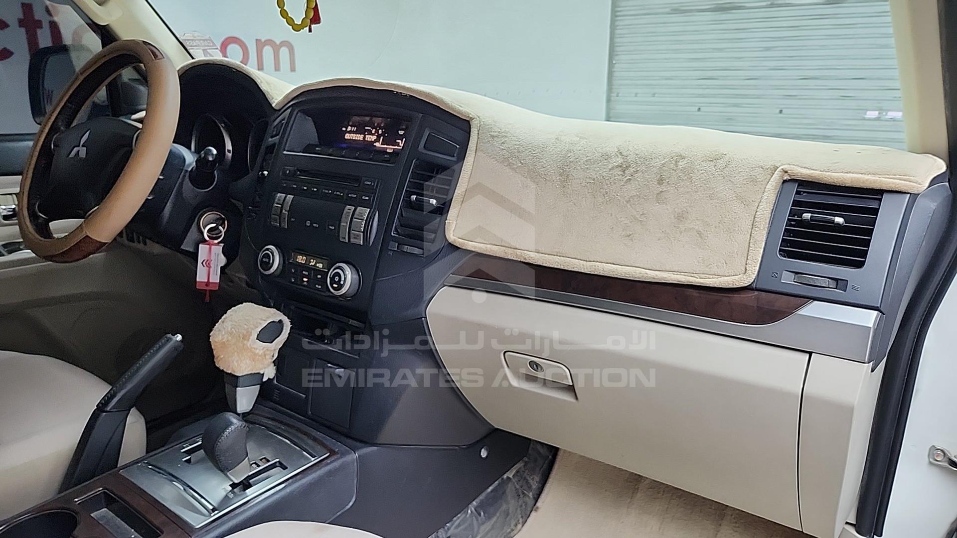 2011 MITSUBISHI PAJERO VIN: JMYLRV95WBJ701598
