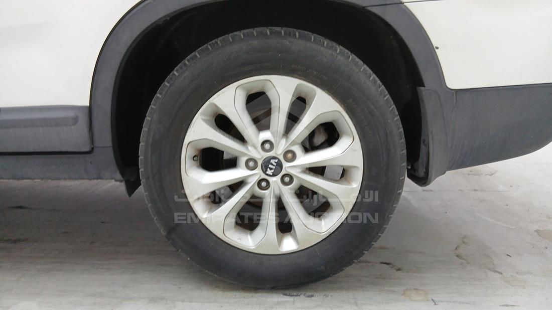 2014 Kia Sorento — Rear Left Tyre — Photo 48