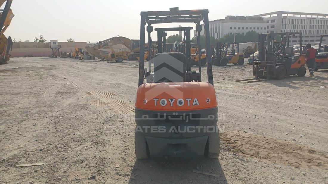 Toyota — Rear View — Photo 7