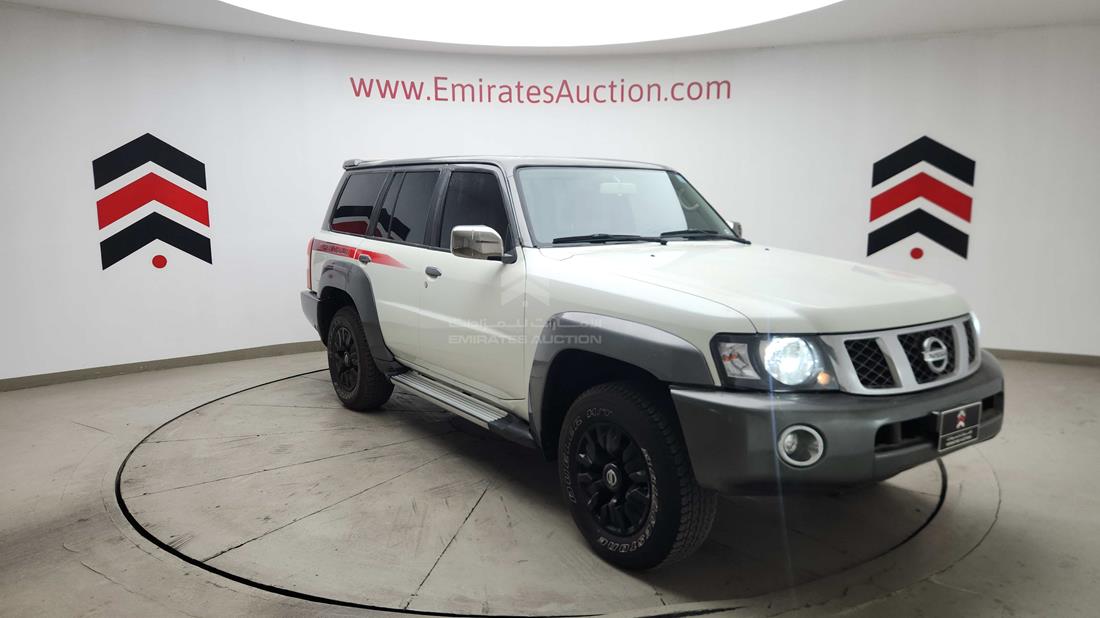 2019 Nissan Patrol — Front Right Angle — Photo 11