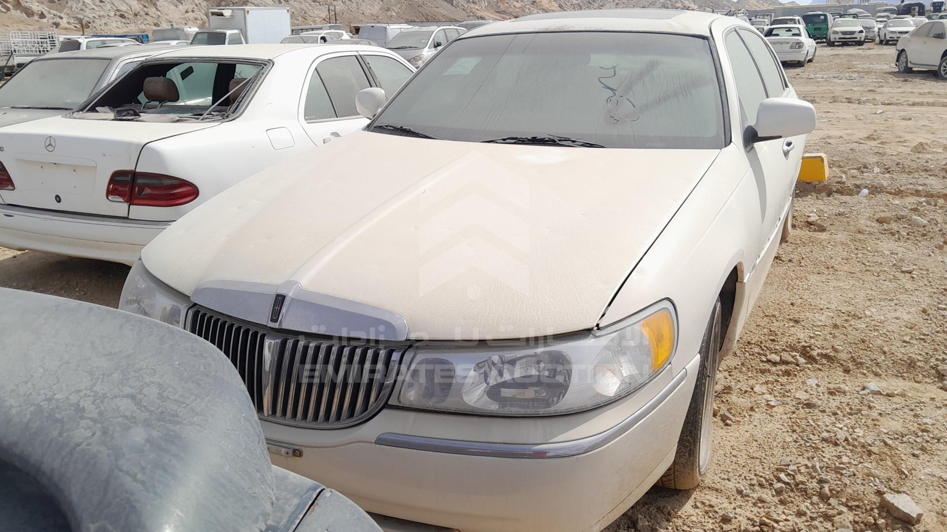 0 LINCOLN --- VIN: 1LNHM83W2XY637131