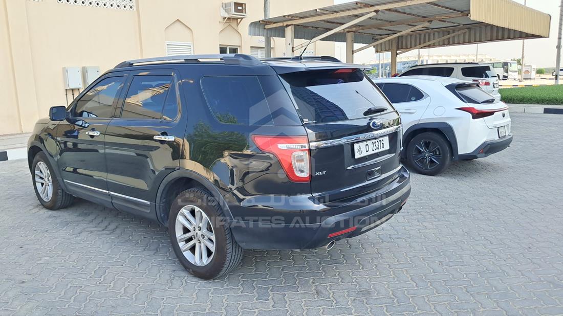 2015 Ford Explorer — Rear Left Angle — Photo 6
