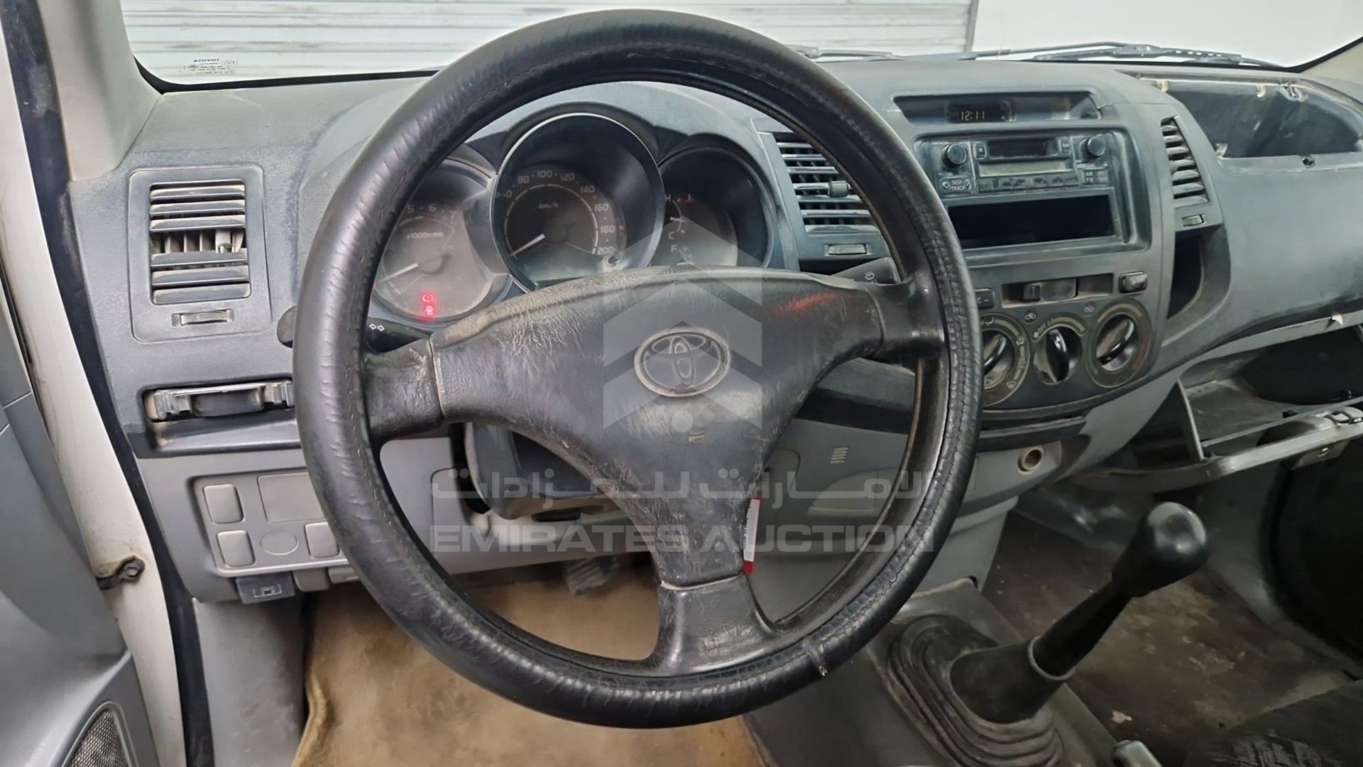 2007 TOYOTA HILUX VIN: MR0CX12GX70017604