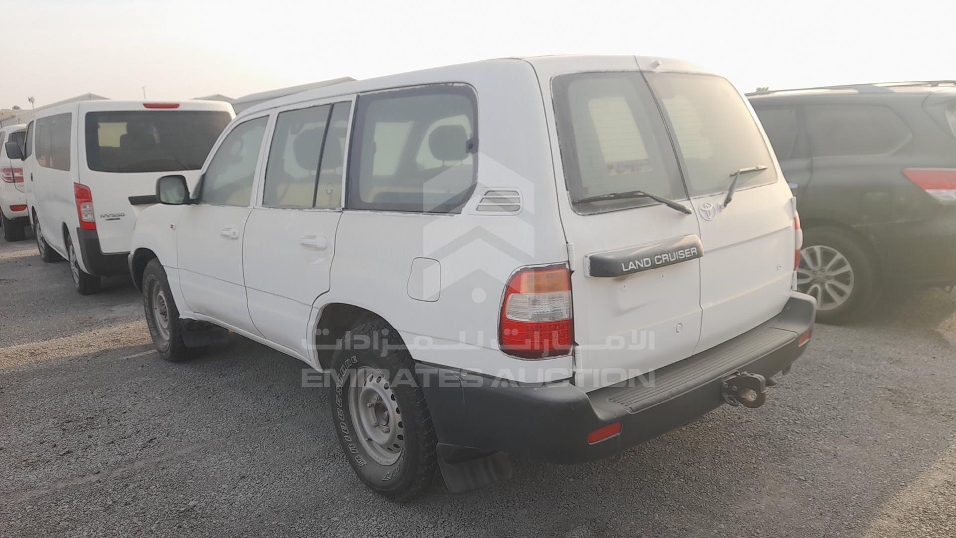2007 TOYOTA LAND CRUISER VIN: JTGHJ01J273011004