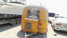 تريلر Food Truck — الزاوية الأمامية بالكامل — صورة 1 — صورة مصغرة