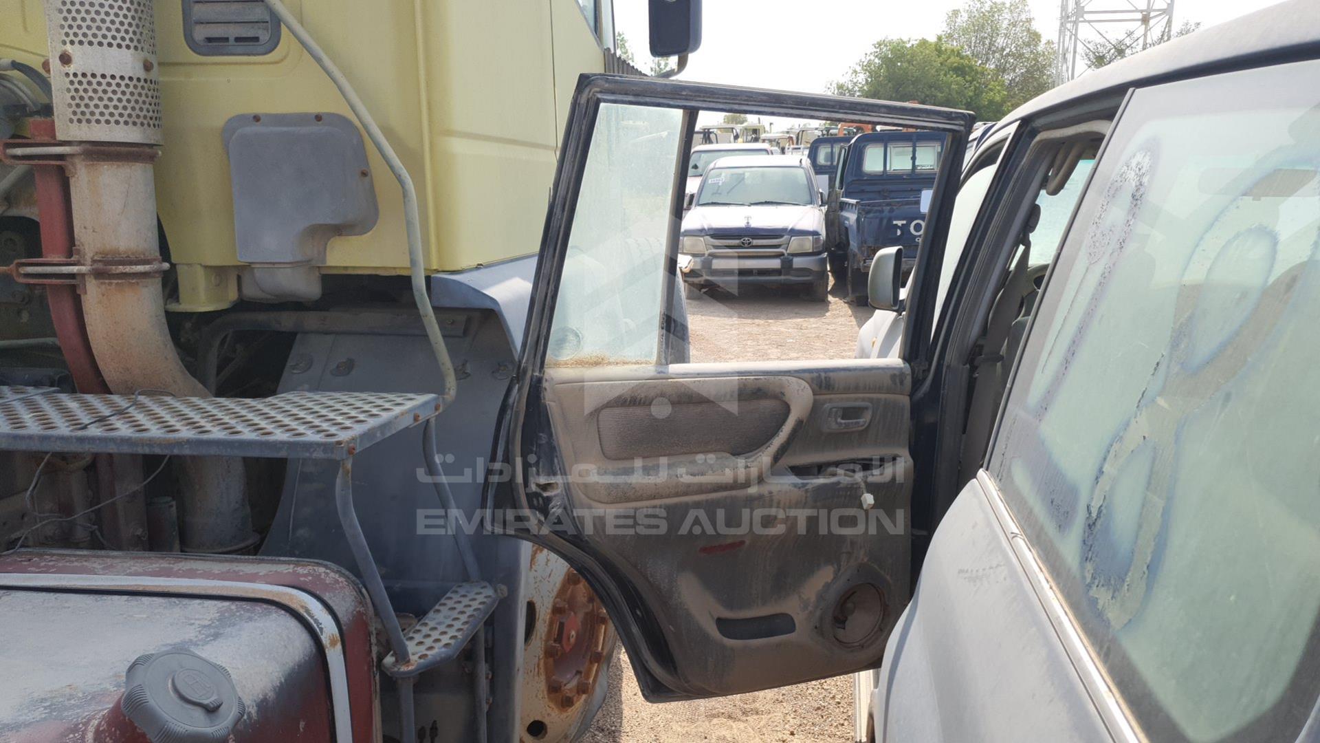 2004 TOYOTA LAND CRUISER VIN: JTECB09J443013529