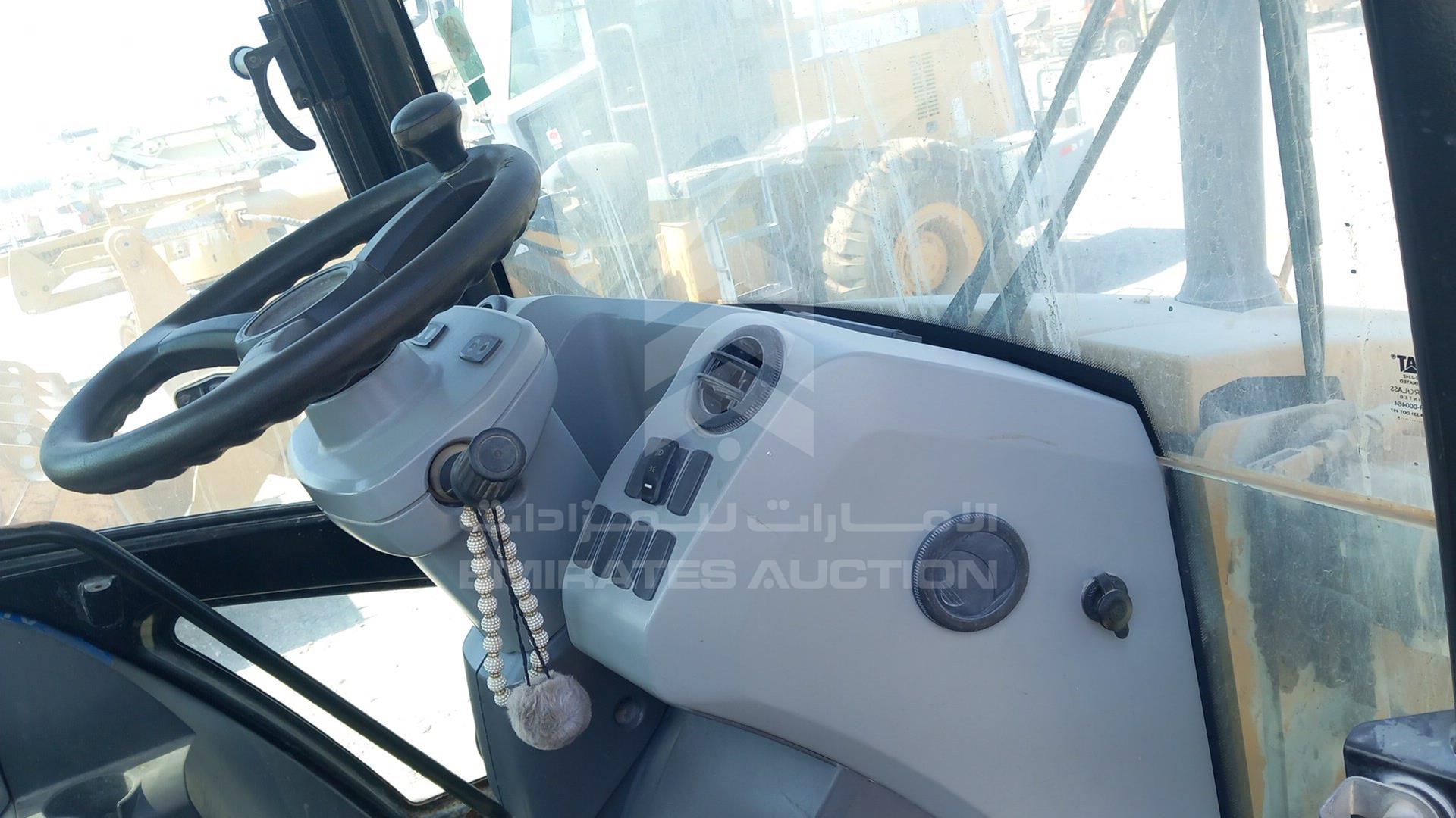 2016 CATERPILLAR 422F VIN: CAT0422FPLYF00460