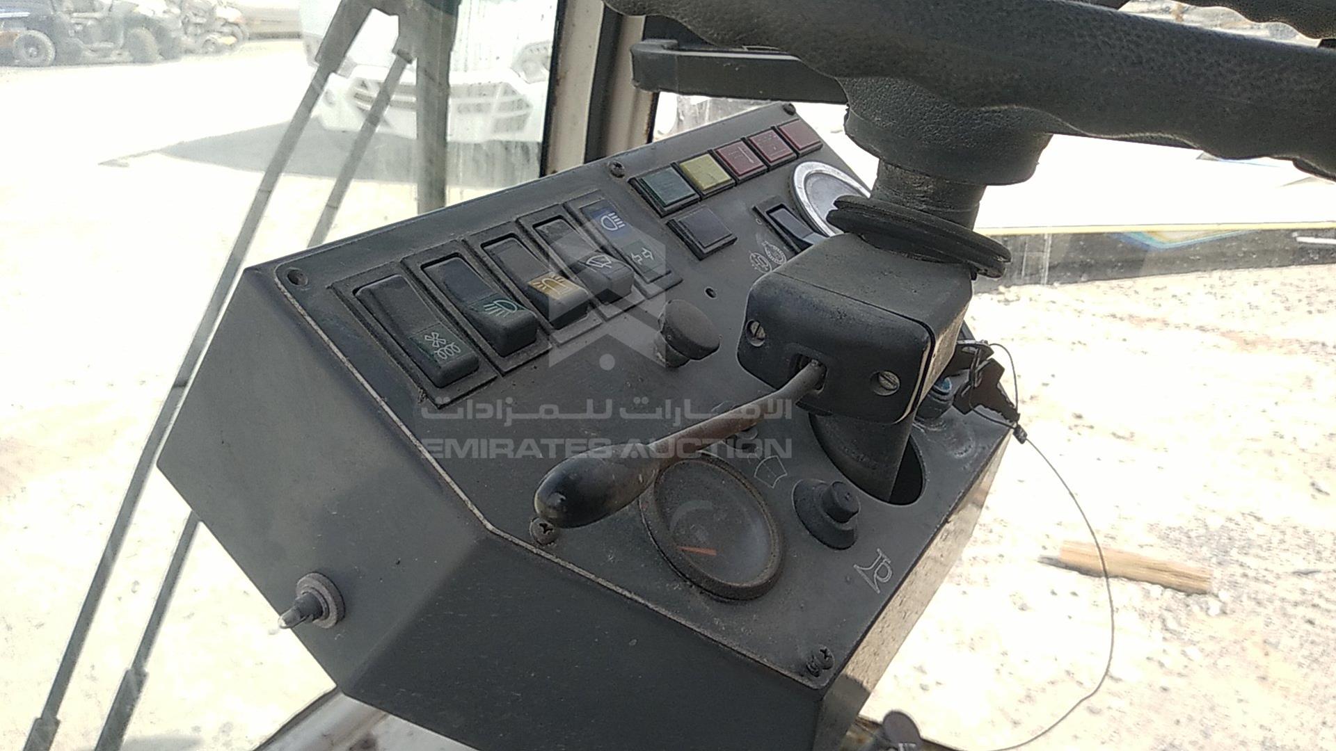 2000 ROAD CLEANING MACHINE --- VIN: 37592003961