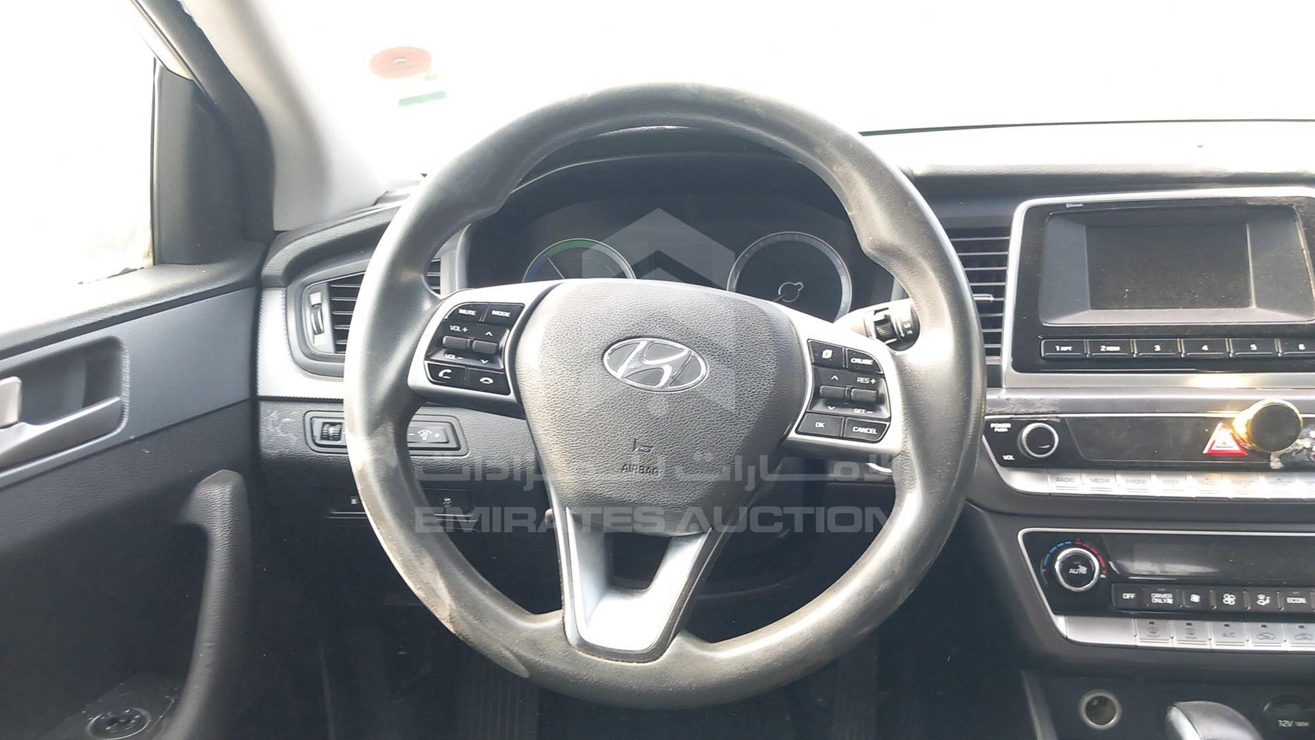 2018 HYUNDAI SONATA VIN: KMHE24137JA082090