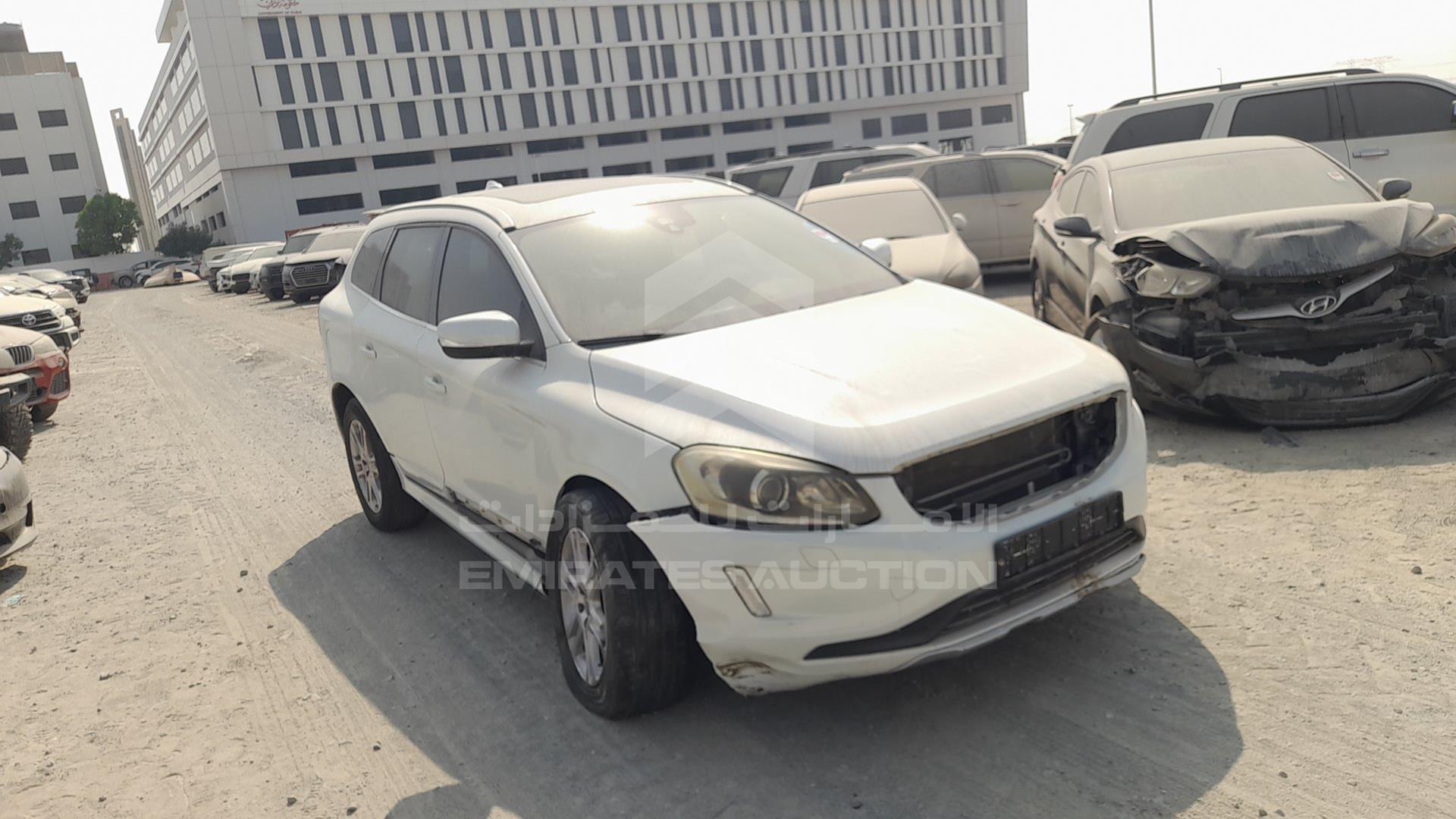 2014 VOLVO XC 60 VIN: YV147HDZ0E2558389