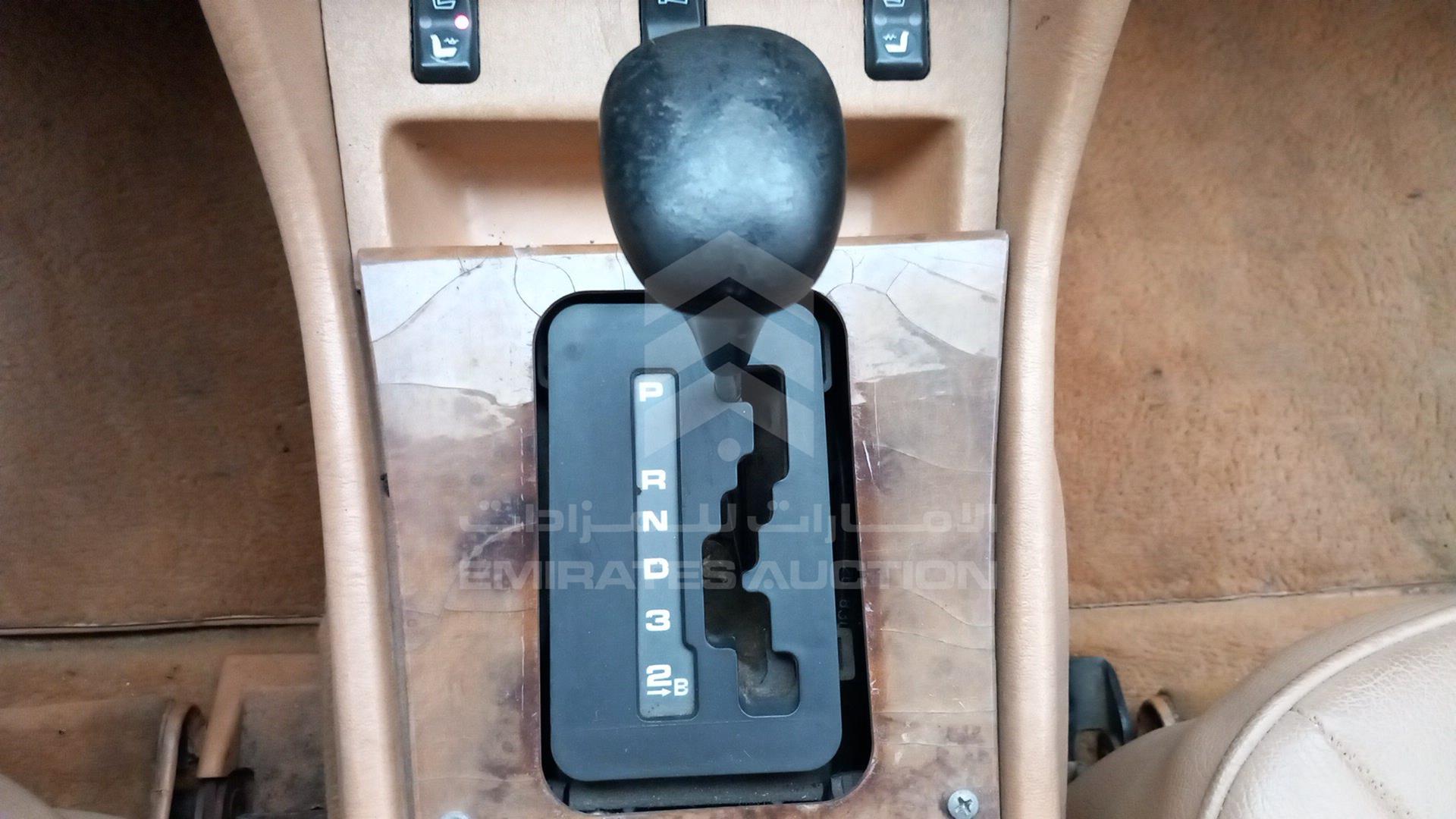 1990 MERCEDES SEL 560 VIN: WDBCA39E2LA503245