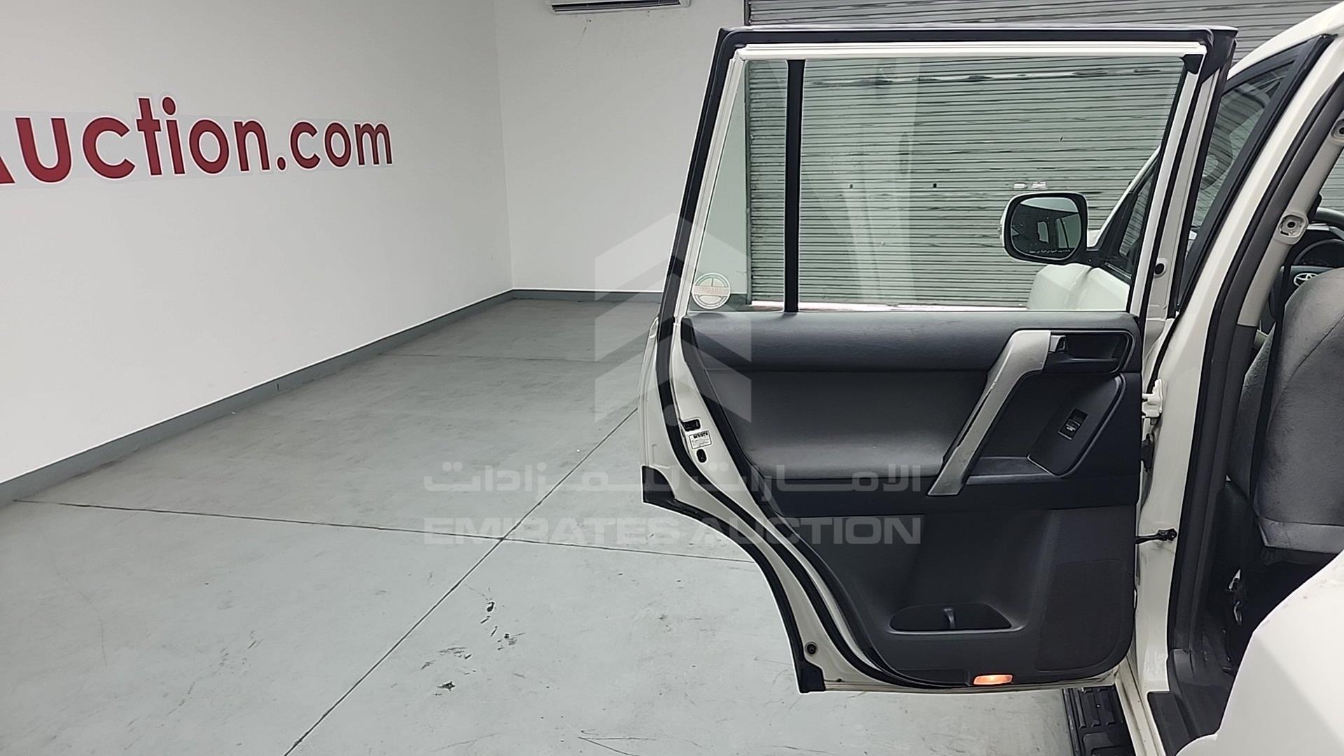 2011 TOYOTA PRADO VIN: JTEJU9FJ9B5018625