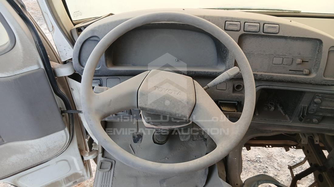 2014 Toyota Coaster — Steering & Mounted Controls — Photo 13