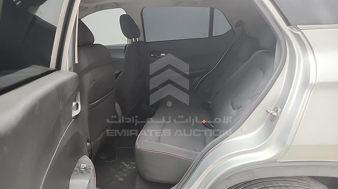 شيفروليه جروف 2023 — زاوية الراكب الخلفي اليسرى — صورة 14