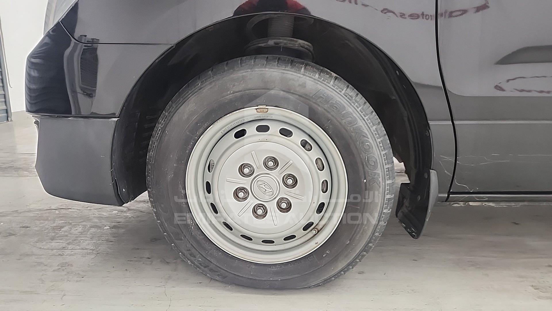 2018 HYUNDAI H1 VIN: KMJWA37R7JU974303
