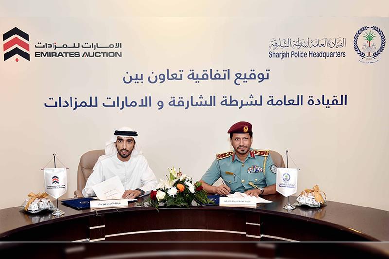 شرطة الشارقة والإمارات للمزادات توقعان اتفاقية لتسويق وبيع المركبات المحجوزة