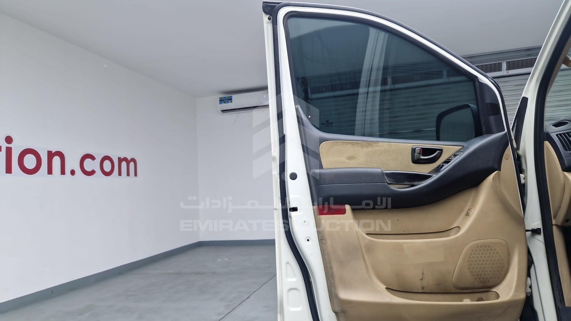 2012 HYUNDAI H1 VIN: KMHWH81R6CU371221