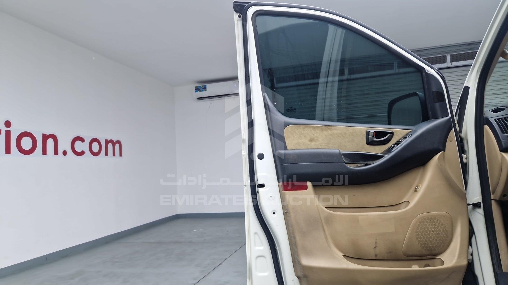 KMHWH81R6CU371221 - 2012 Hyundai H1 - #506067