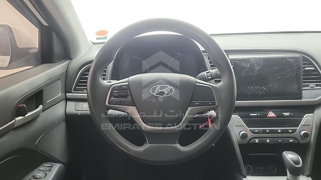 2019 Hyundai Avante — Steering & Mounted Controls — Photo 14