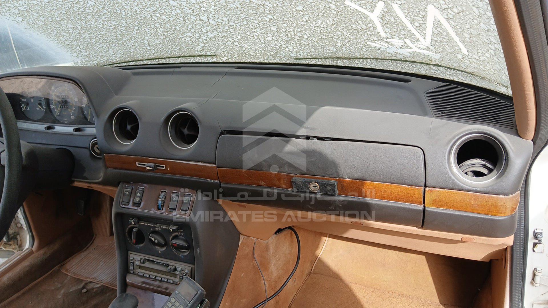 1983 MERCEDES 240D VIN: WDBAB23A6DB408137