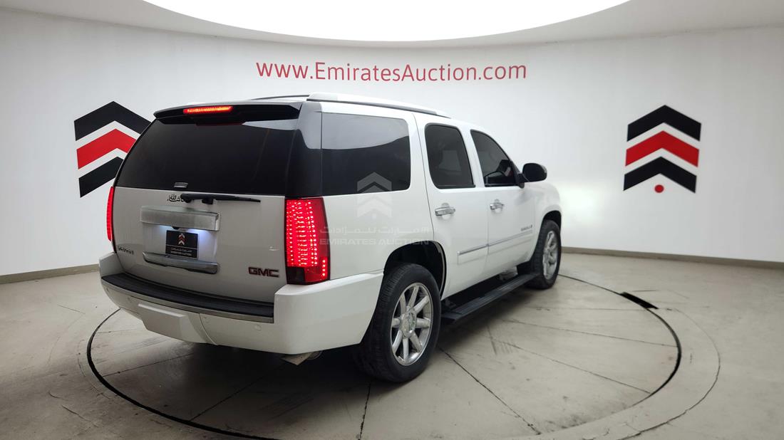 2009 GMC Yukon — Rear Right Angle — Photo 10