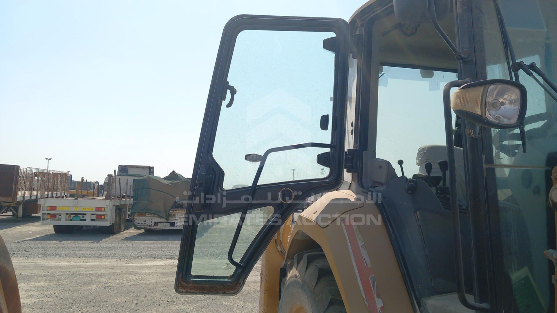 2016 CATERPILLAR 422F VIN: CAT0422FPLYF00460