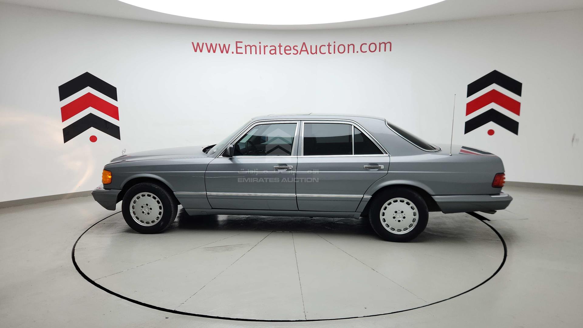 1989 MERCEDES 300 VIN: WDBCA24D0KA438919