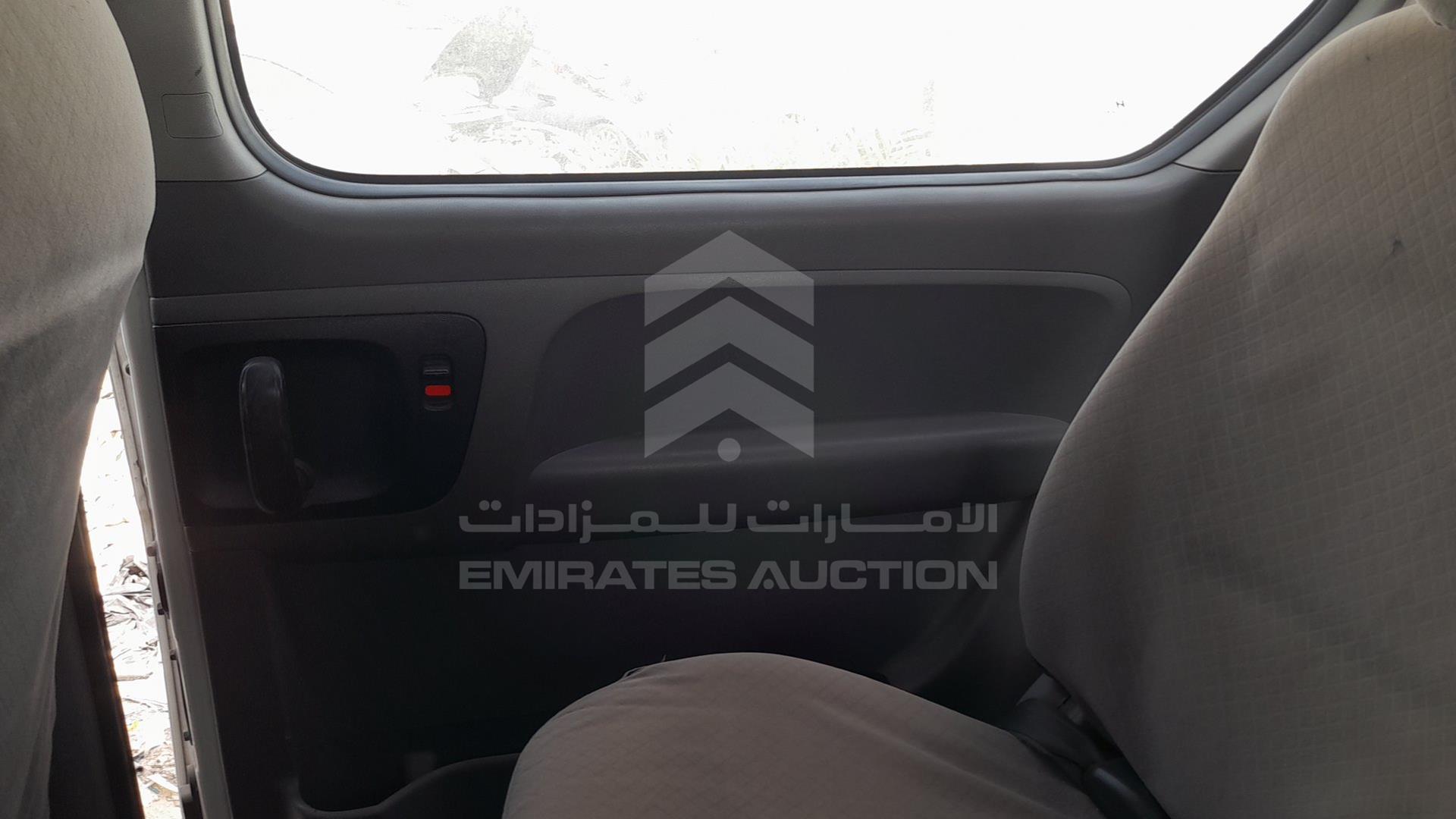 2016 HYUNDAI H1 VIN: KMJWA37R0GU779183