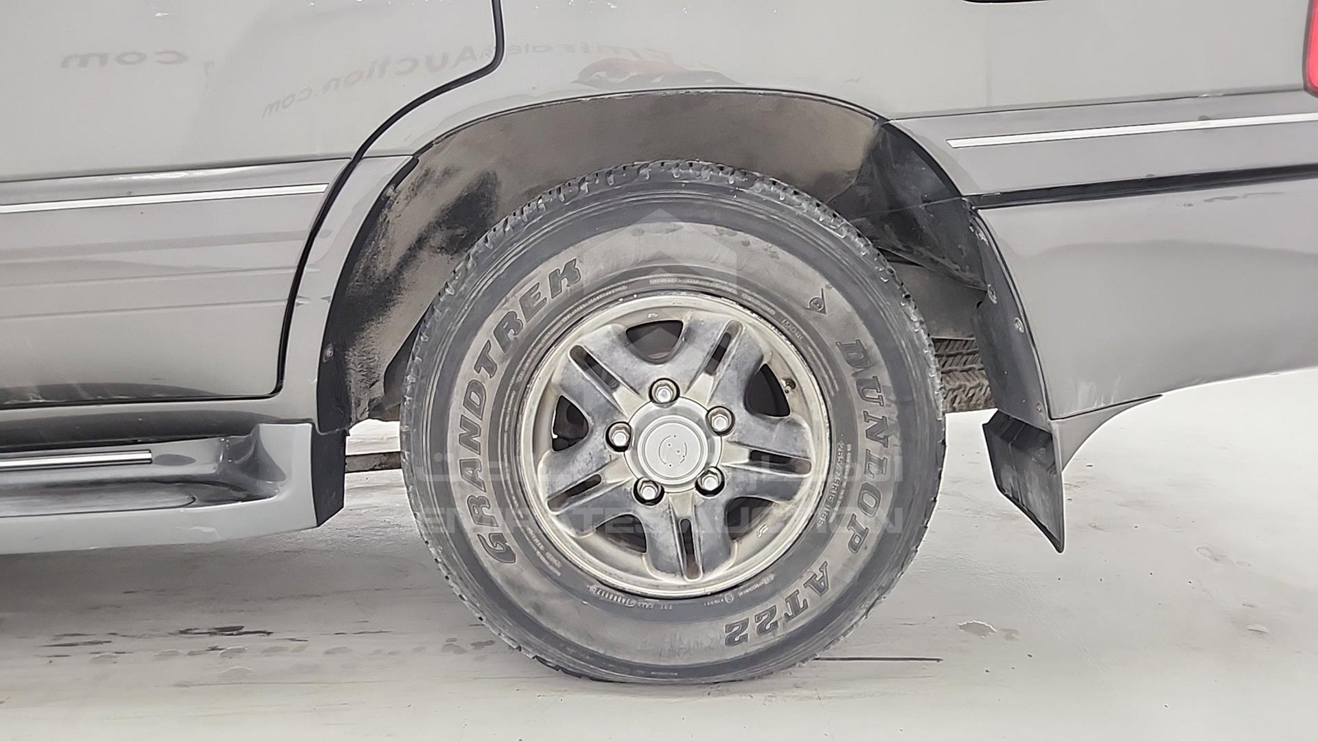 2002 LEXUS LX 470 VIN: JTJHT00W423515791