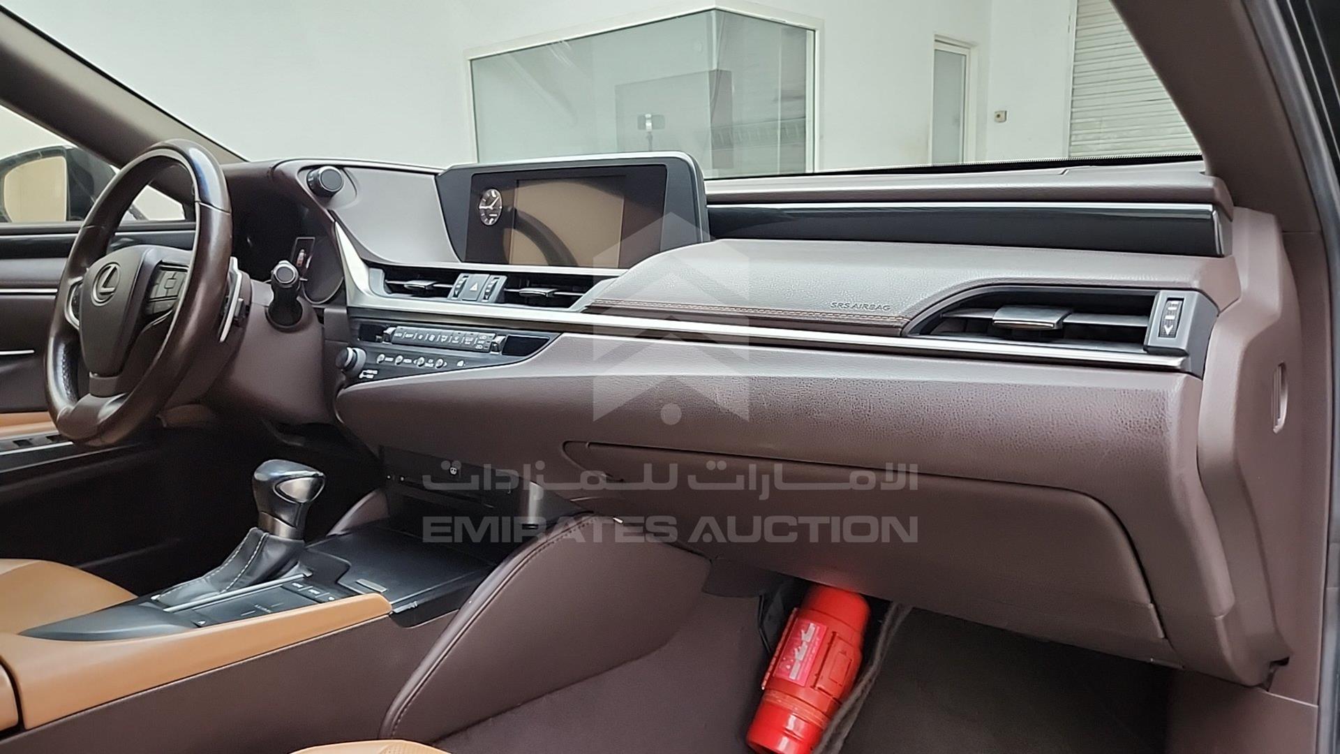 2019 LEXUS ES 350 VIN: JTHBZ1B1XK2005352