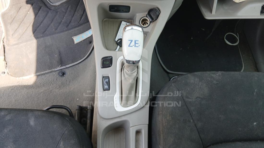 2019 Renault Zoe — Gear View — Photo 17