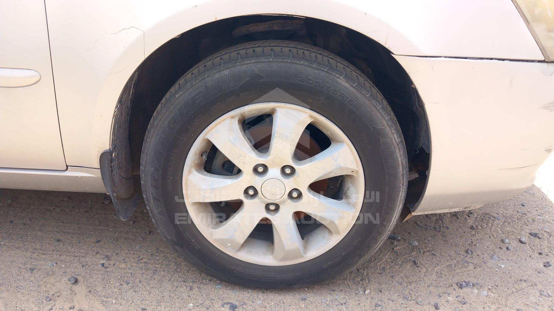 2007 KIA OPTIMA VIN: KNAGE222875109746