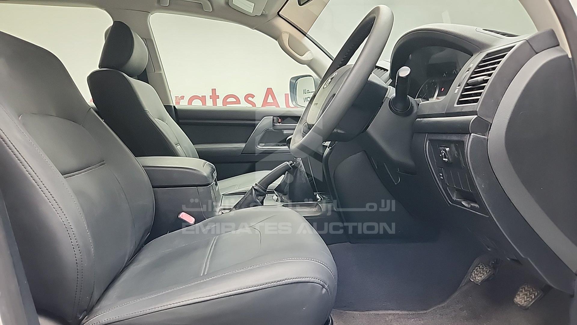 2014 TOYOTA LC 200 VIN: JTMHV09J404134910