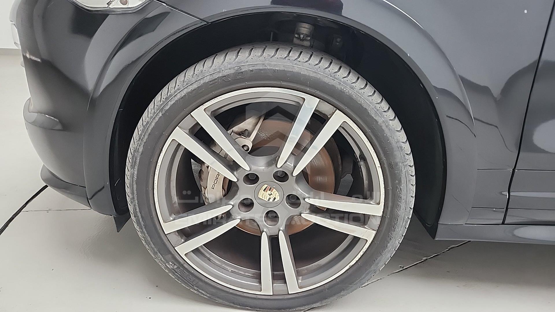 2012 PORSCHE CAYENNE S VIN: WP1ZZZ92ZCLA44383